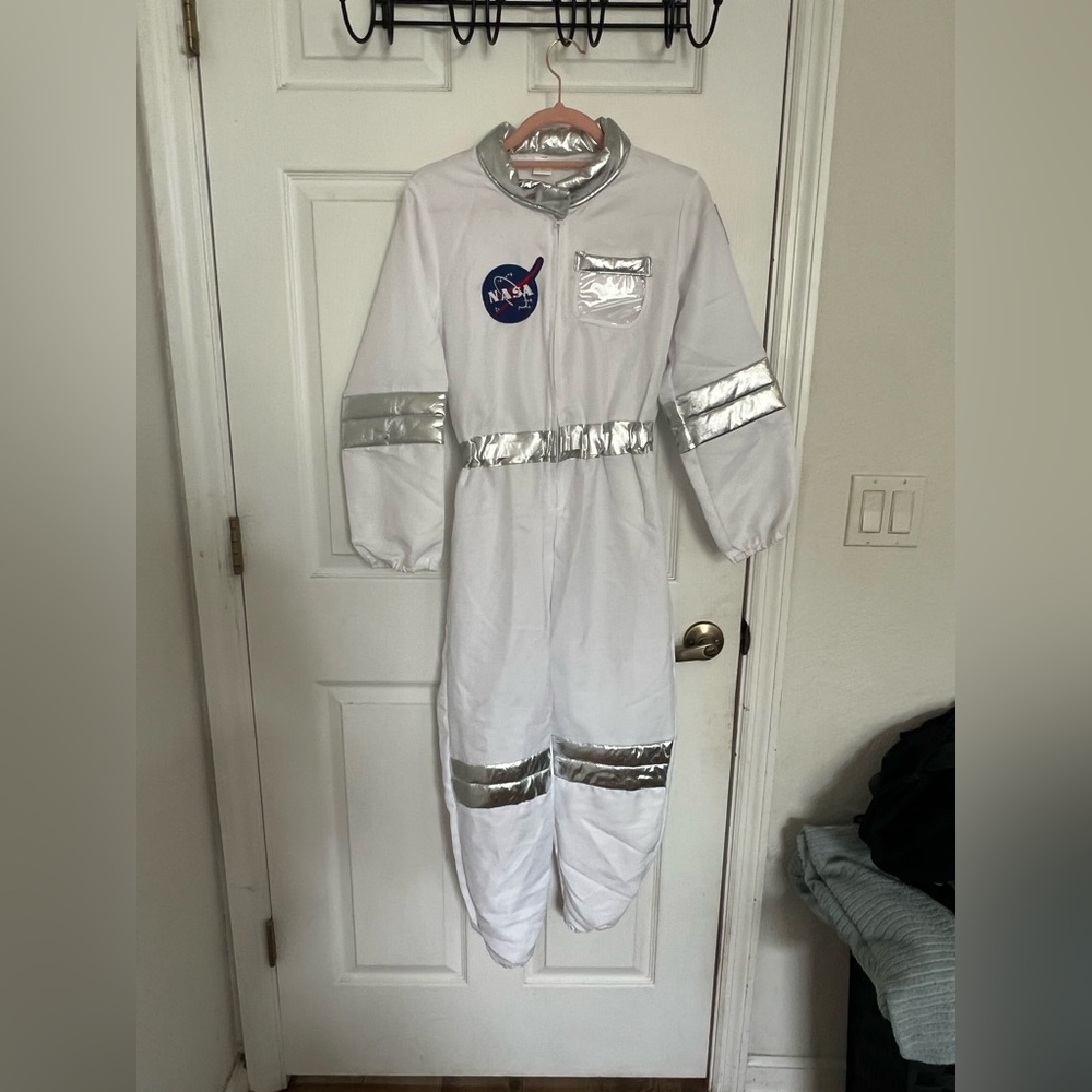 Astronaut Suit  Costume . NASA. Kids Size XL Halloween